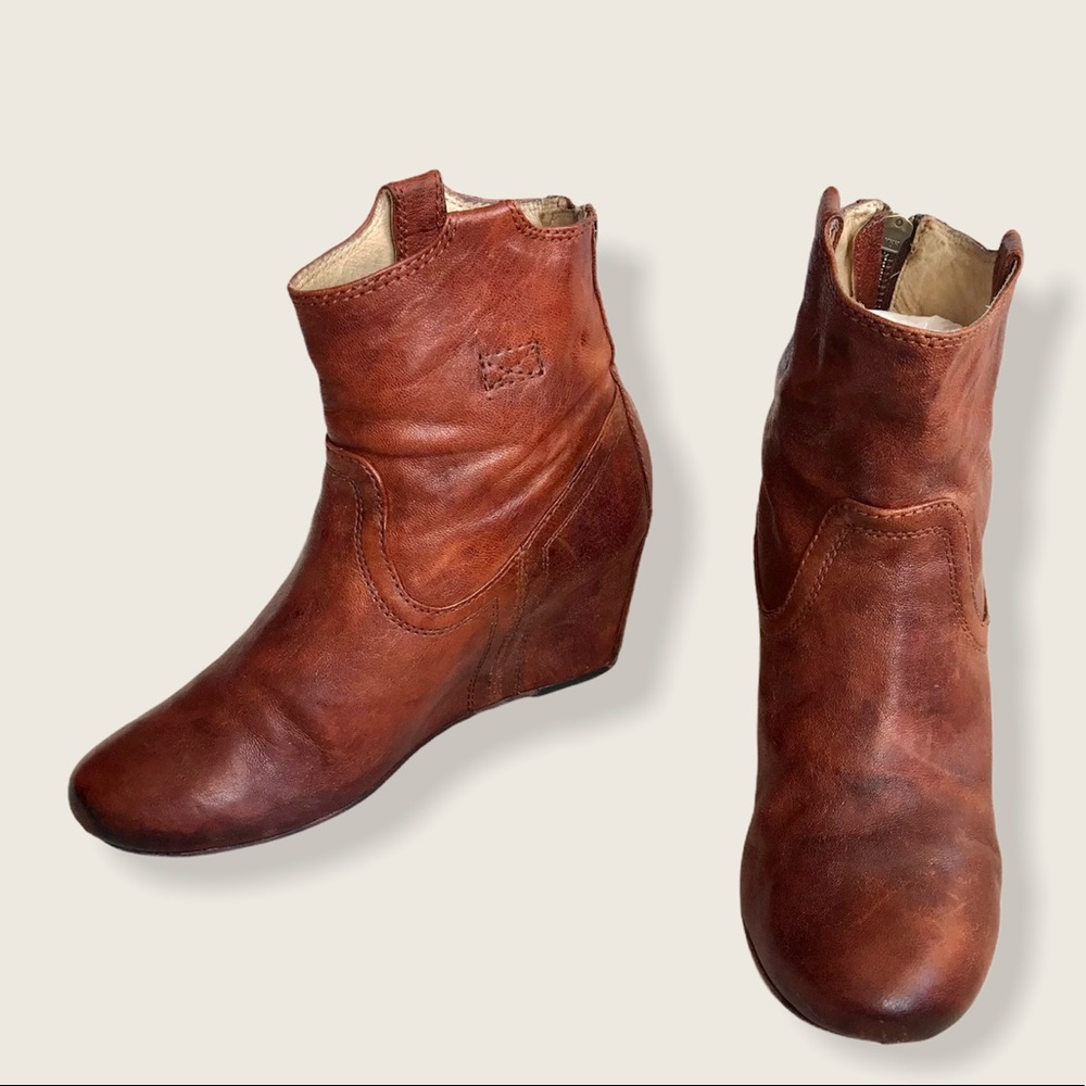 Frye Carson Wedge Cognac Leather Cute Ankle Bootie - Picture 8 of 13